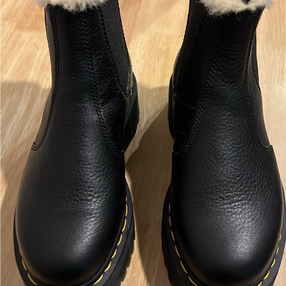 Black Leather Boots with Fur Lining